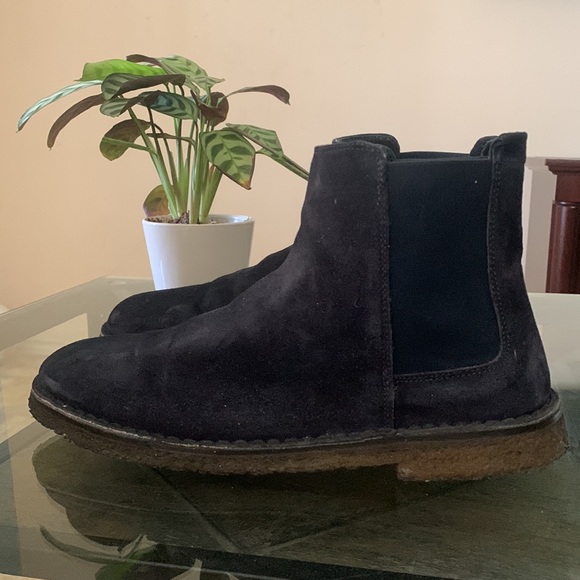 VINCE “Cody” Fur Lined SUEDE CHELSEA BOOTS - Picture 5 of 8